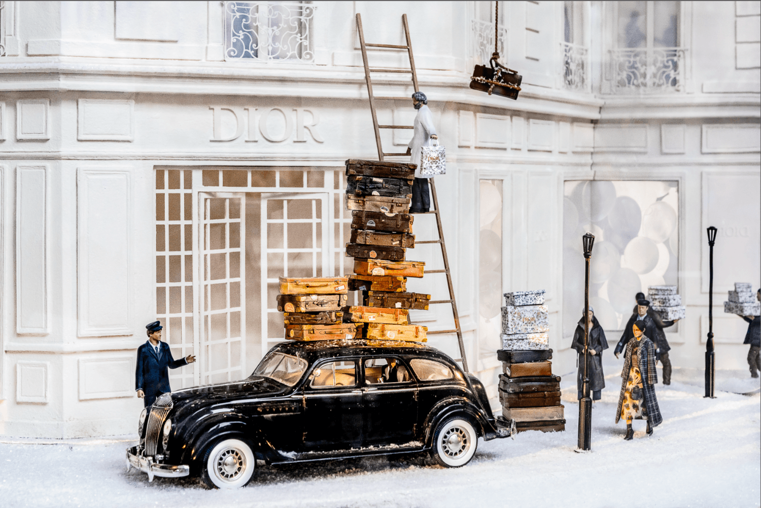 DIOR, "Ready for travel"