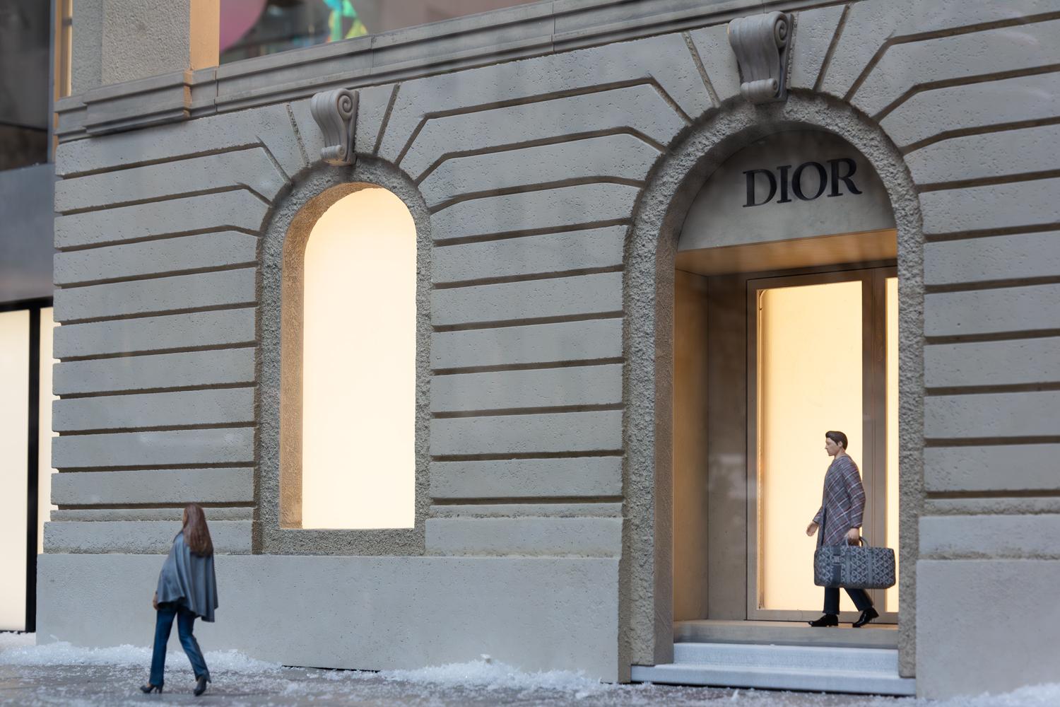 DIOR, "Please Wait"