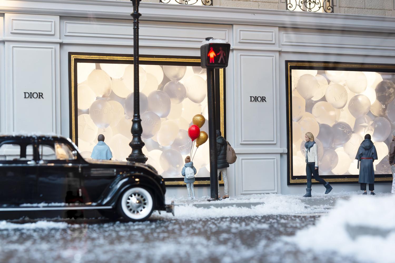 DIOR, "Girl with red balloon"